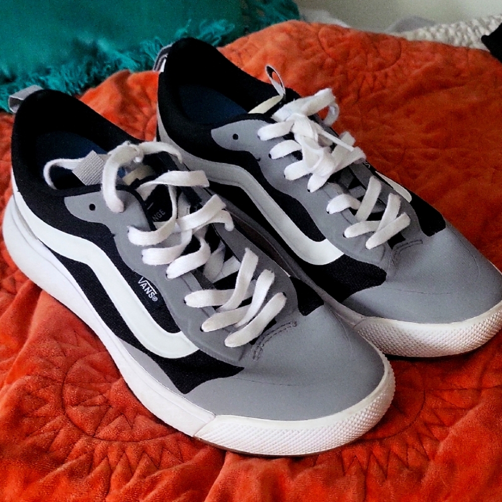 Vans UltraRange Black and White Sneakers